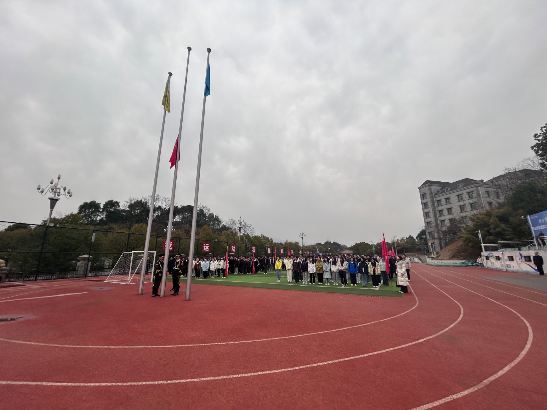 庐山市星辰技工学校举行2025年春季学期首次升旗仪式 凝心聚力启新程 踔厉奋发向未来